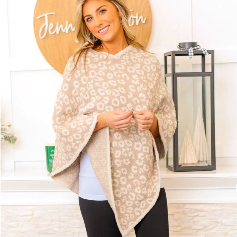 NWOT Cozy Leopard Poncho